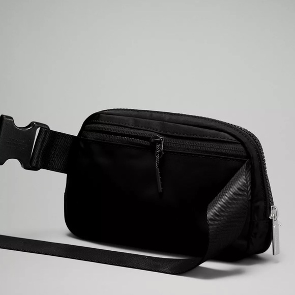 lululemon Everywhere Belt Bag (Black) - Picture 4 of 4